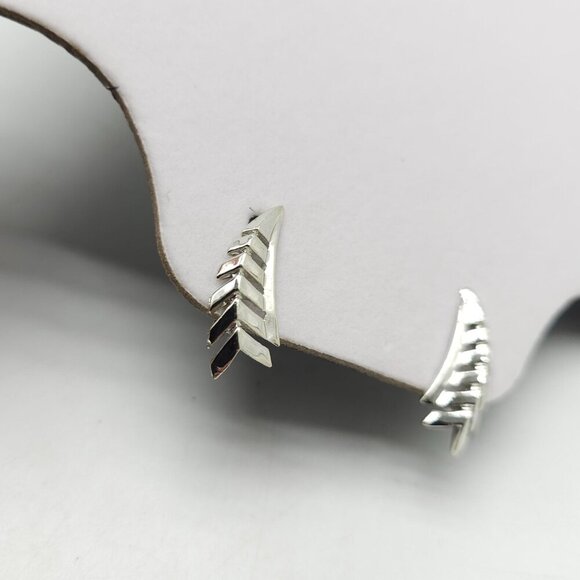 Silver Tone Coro Leaf Design Clip On Earrings Vintage - Picture 2 of 5